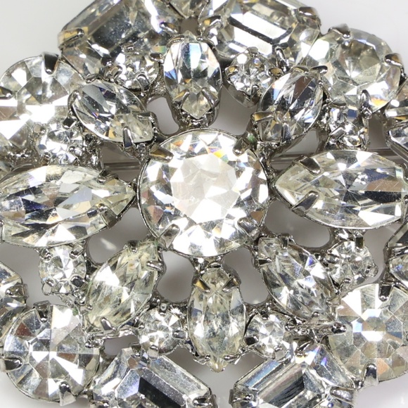 Vintage 1950s Weiss Clear Rhinestones Diamond Shape Brooch - Picture 3 of 9